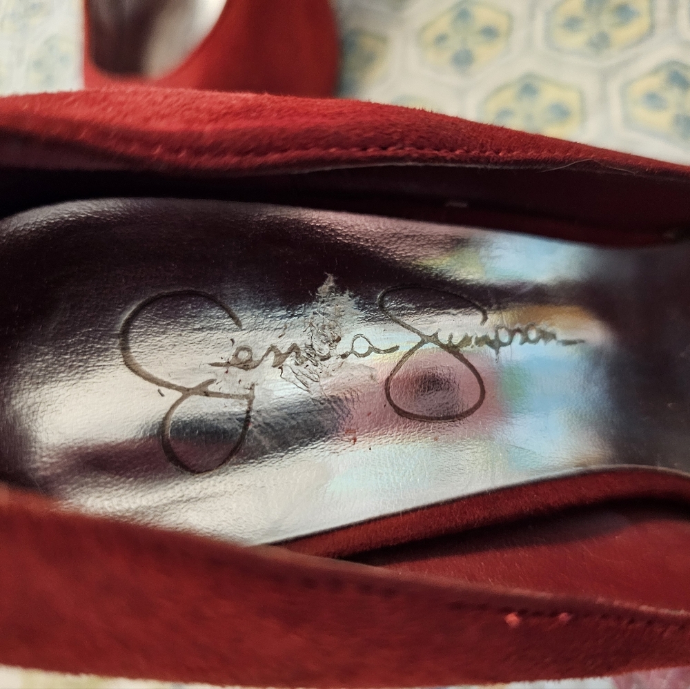 Red suede pumps - Picture 4 of 8